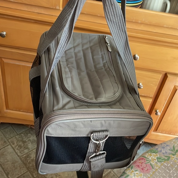 Sherpa Pet group llc  carrying case with lamb mat support and cat or dog box - Picture 1 of 15